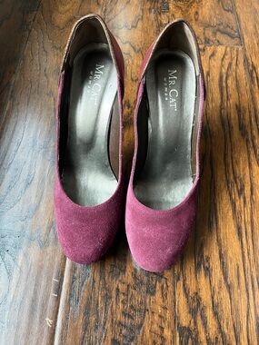 Mr. CAT woman Women's Burgundy Suede Pumps Size 8